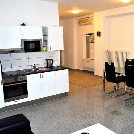 Boardinghouse - Stadtvilla Budget Apartman *