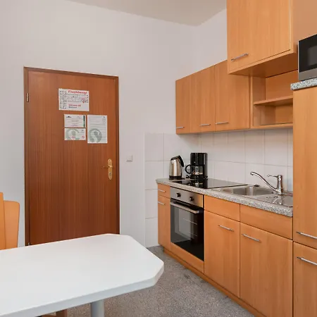 Boardinghouse - Stadtvilla Budget Apartman *