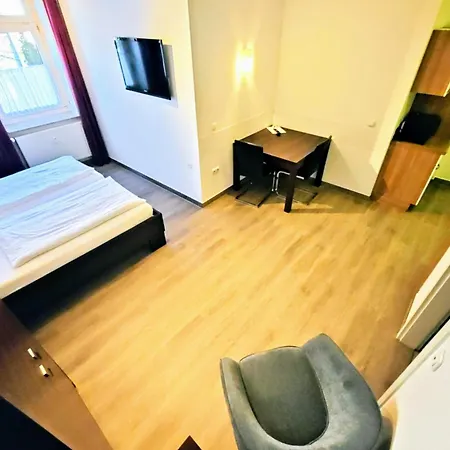 Boardinghouse - Stadtvilla Budget Apartman *
