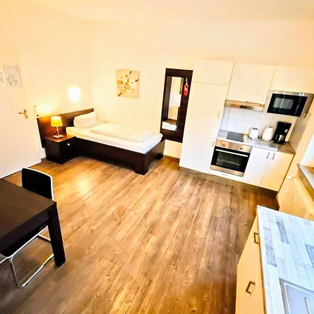 Boardinghouse - Stadtvilla Budget Apartman *